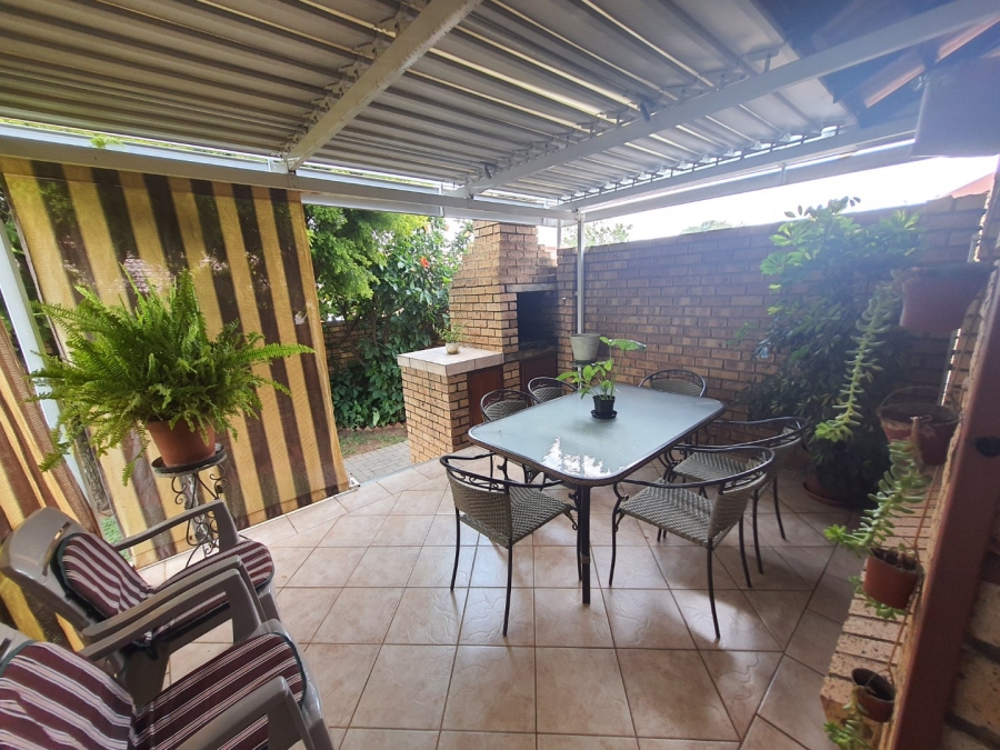 To Let 2 Bedroom Property for Rent in Magalieskruin Gauteng