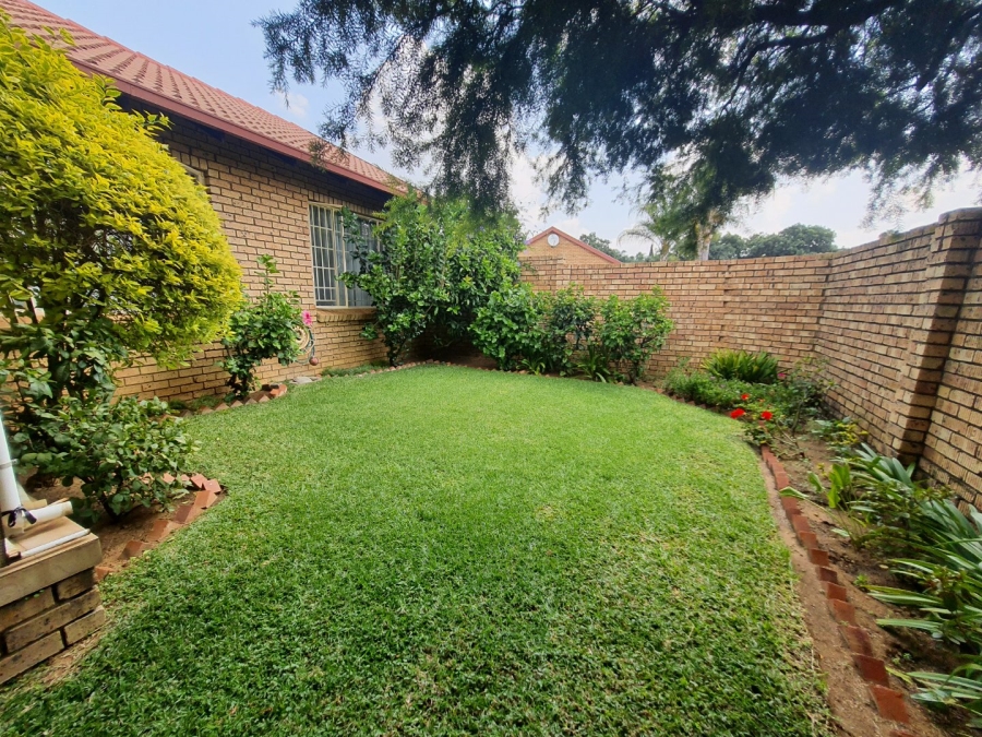 To Let 2 Bedroom Property for Rent in Magalieskruin Gauteng