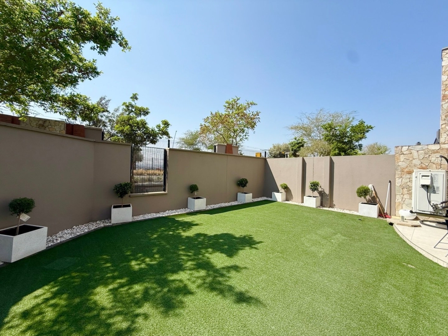To Let 3 Bedroom Property for Rent in Waterfall Gauteng