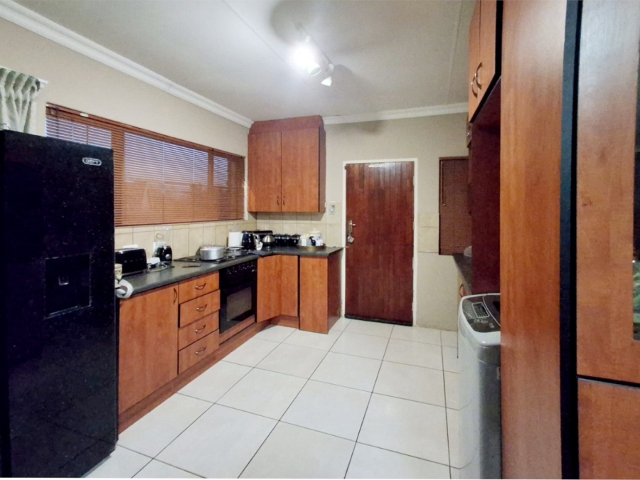 3 Bedroom Property for Sale in Vaaloewer Gauteng