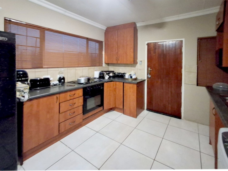 3 Bedroom Property for Sale in Vaaloewer Gauteng