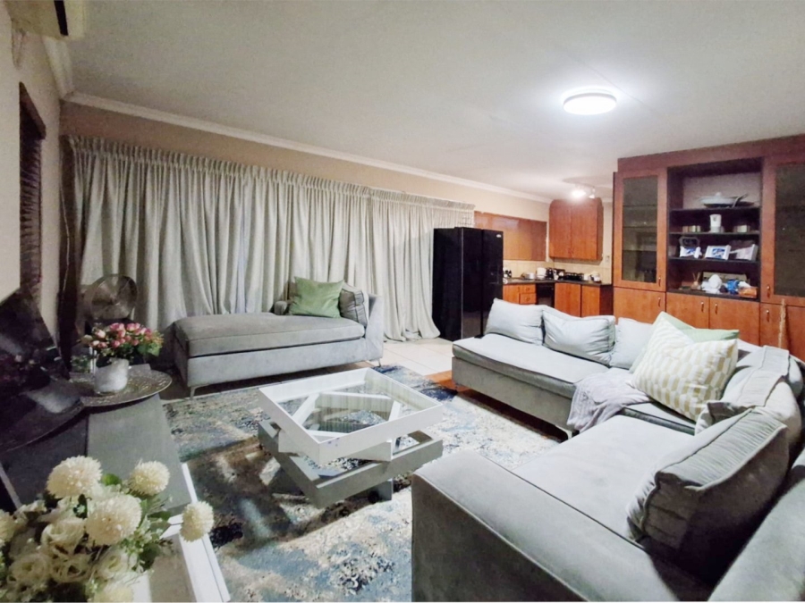 3 Bedroom Property for Sale in Vaaloewer Gauteng