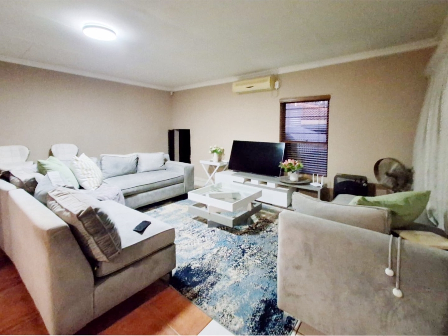 3 Bedroom Property for Sale in Vaaloewer Gauteng