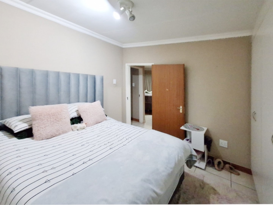 3 Bedroom Property for Sale in Vaaloewer Gauteng