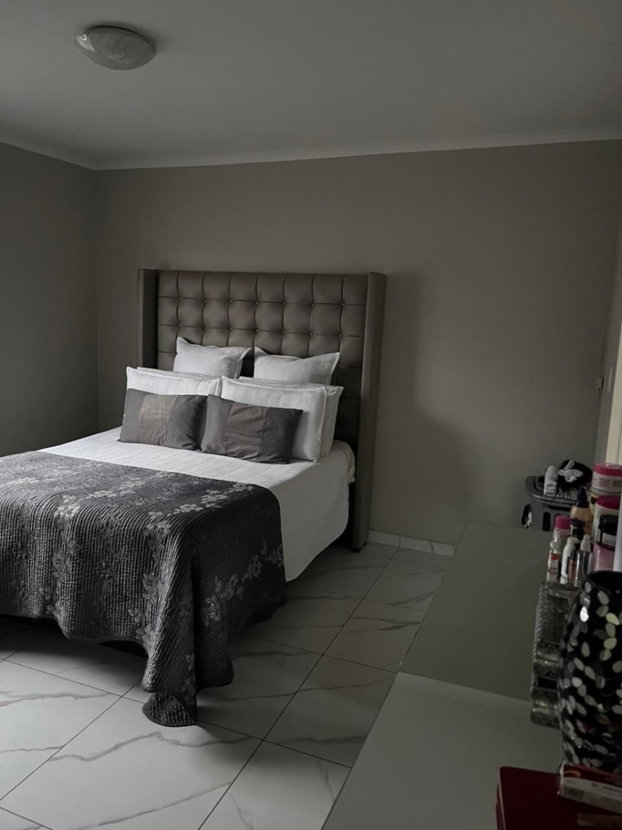 3 Bedroom Property for Sale in Windmill Park Gauteng