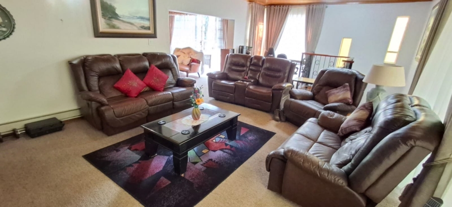 4 Bedroom Property for Sale in Pretoria Gardens Gauteng