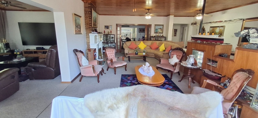 4 Bedroom Property for Sale in Pretoria Gardens Gauteng