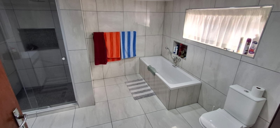 4 Bedroom Property for Sale in Pretoria Gardens Gauteng