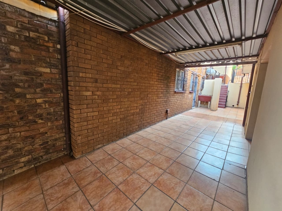 To Let 2 Bedroom Property for Rent in Laudium Gauteng