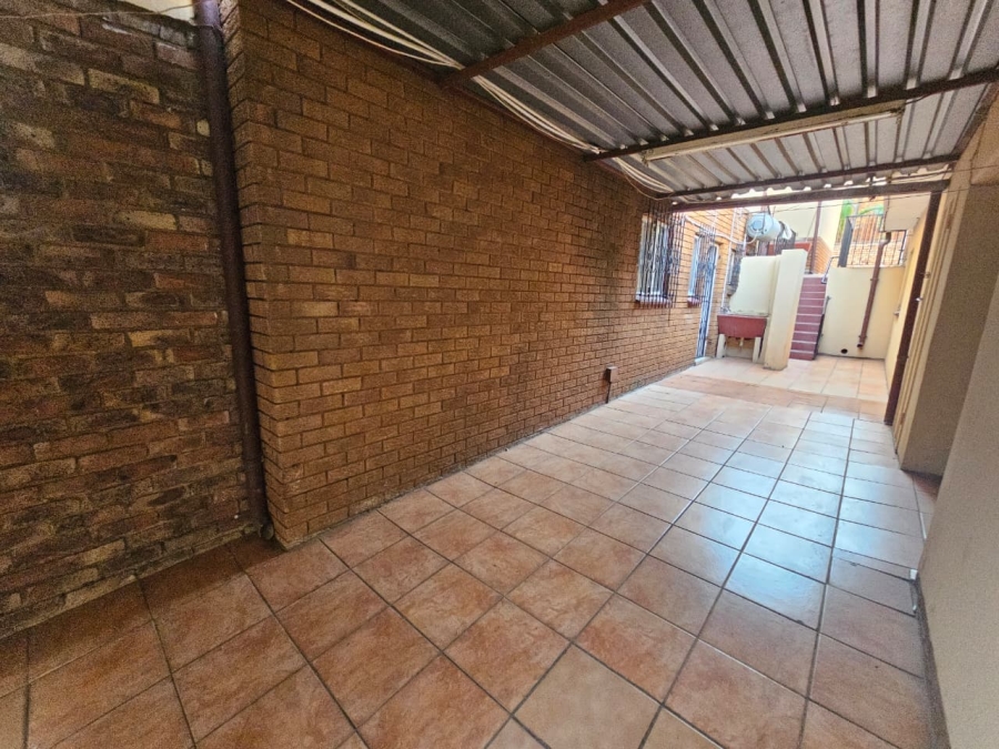 To Let 2 Bedroom Property for Rent in Laudium Gauteng