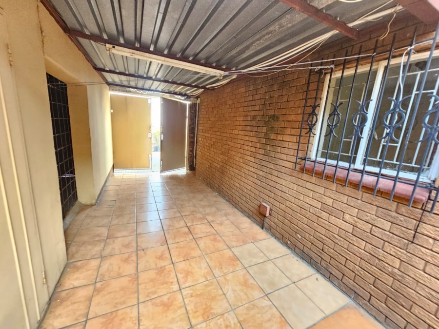 To Let 2 Bedroom Property for Rent in Laudium Gauteng