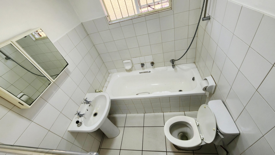 To Let 2 Bedroom Property for Rent in Zwartkop Gauteng