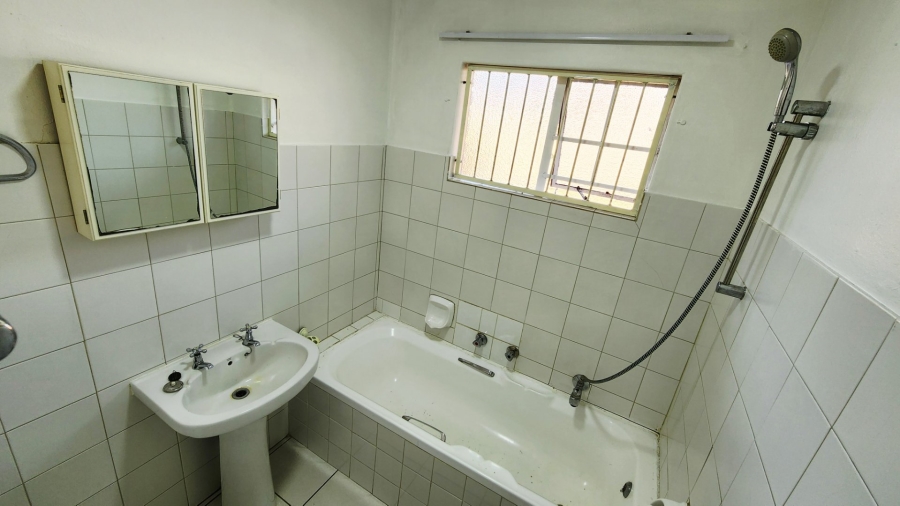 To Let 2 Bedroom Property for Rent in Zwartkop Gauteng