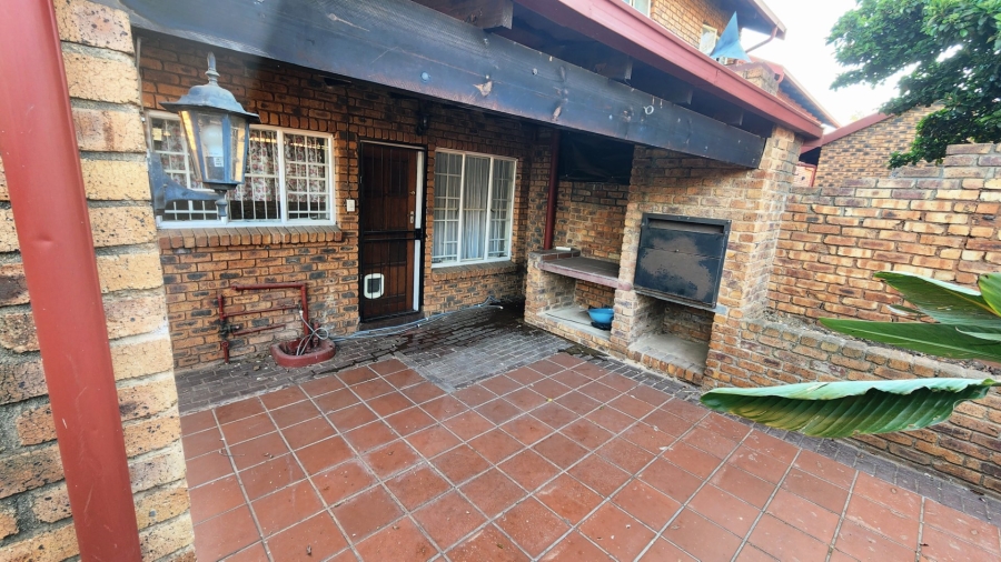 To Let 2 Bedroom Property for Rent in Zwartkop Gauteng
