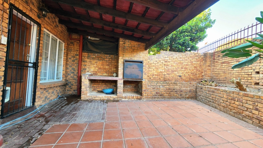 To Let 2 Bedroom Property for Rent in Zwartkop Gauteng