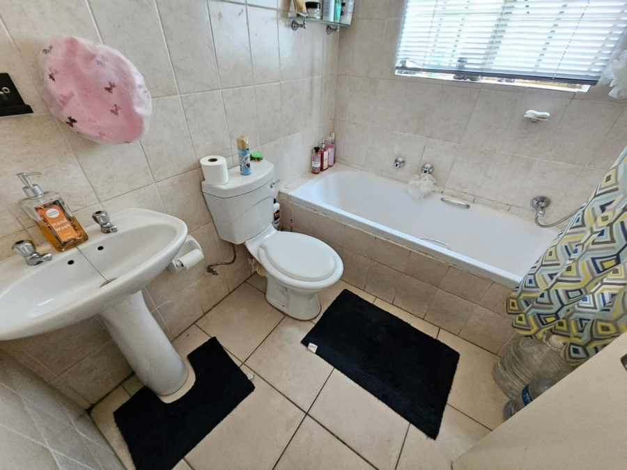 3 Bedroom Property for Sale in Heuwelsig Estate Gauteng