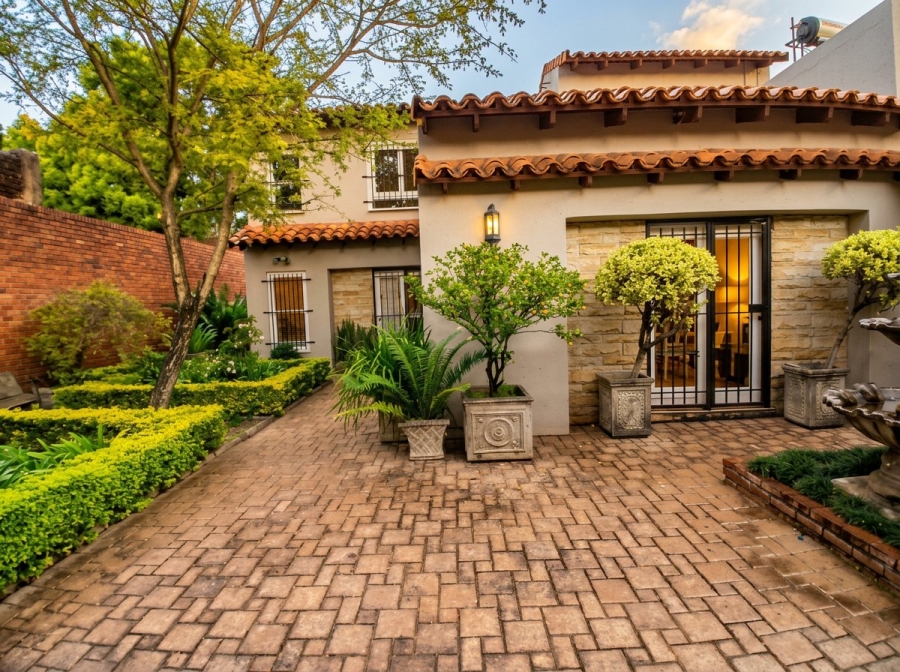 To Let 7 Bedroom Property for Rent in Waterkloof Gauteng