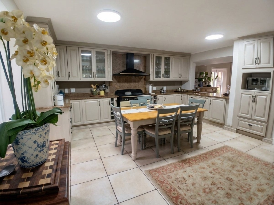 To Let 7 Bedroom Property for Rent in Waterkloof Gauteng