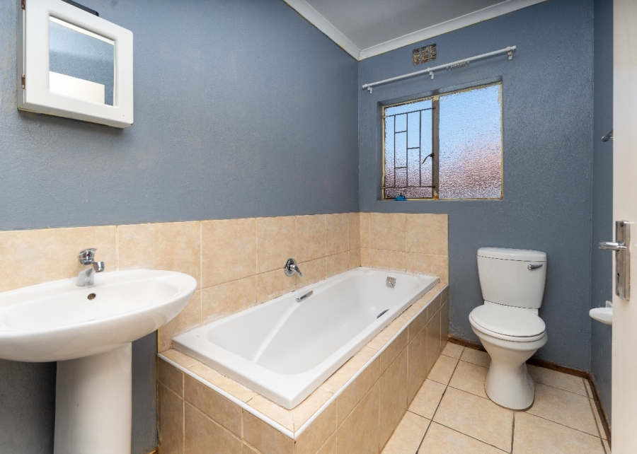 To Let 3 Bedroom Property for Rent in Protea Glen Gauteng