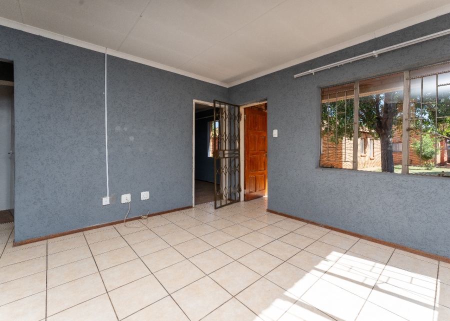 To Let 3 Bedroom Property for Rent in Protea Glen Gauteng