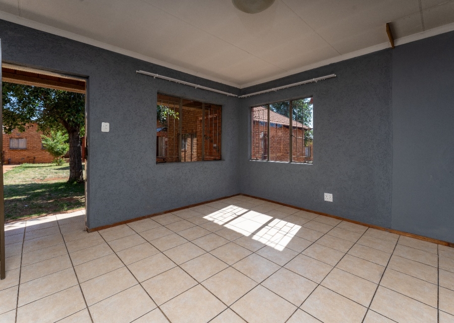 To Let 3 Bedroom Property for Rent in Protea Glen Gauteng