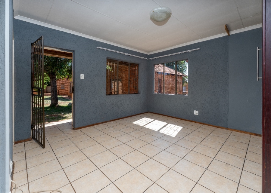 To Let 3 Bedroom Property for Rent in Protea Glen Gauteng