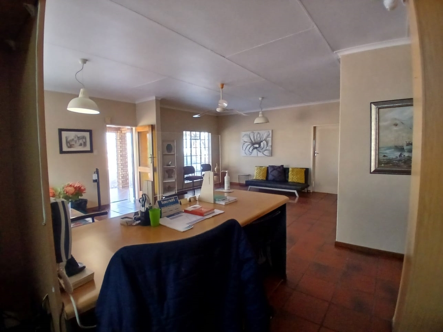 5 Bedroom Property for Sale in Nieuw Muckleneuk Gauteng
