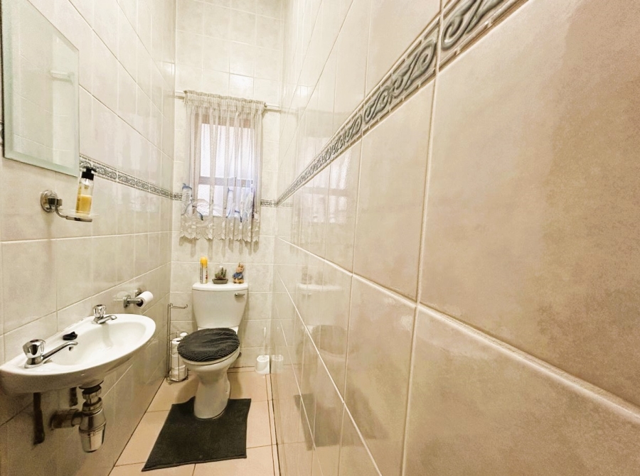 4 Bedroom Property for Sale in Blue Valley Golf Estate Gauteng