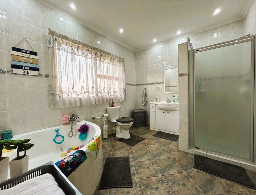 4 Bedroom Property for Sale in Blue Valley Golf Estate Gauteng