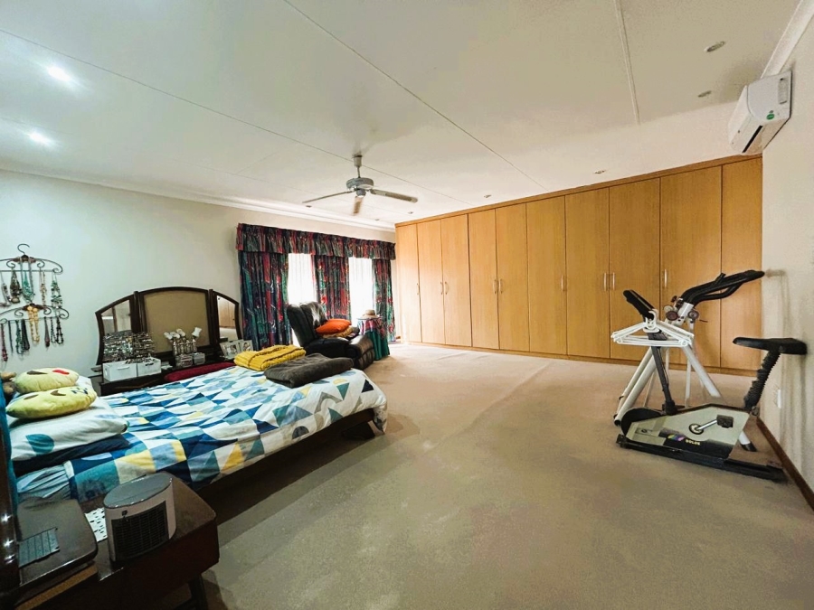 4 Bedroom Property for Sale in Blue Valley Golf Estate Gauteng