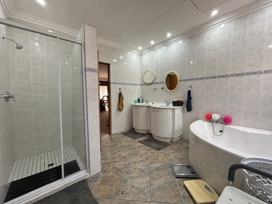 4 Bedroom Property for Sale in Blue Valley Golf Estate Gauteng
