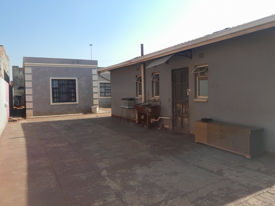 7 Bedroom Property for Sale in Vosloorus Ext 6 Gauteng