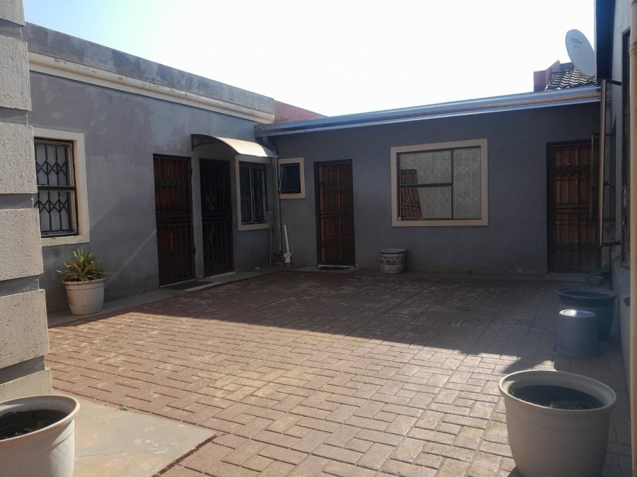 7 Bedroom Property for Sale in Vosloorus Ext 6 Gauteng