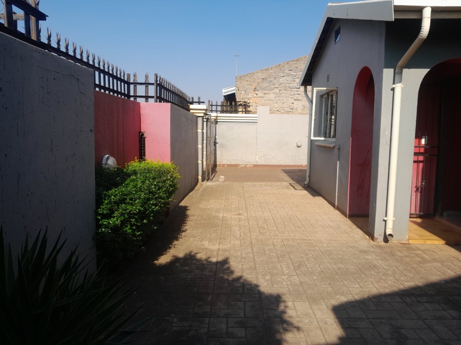 7 Bedroom Property for Sale in Vosloorus Ext 6 Gauteng
