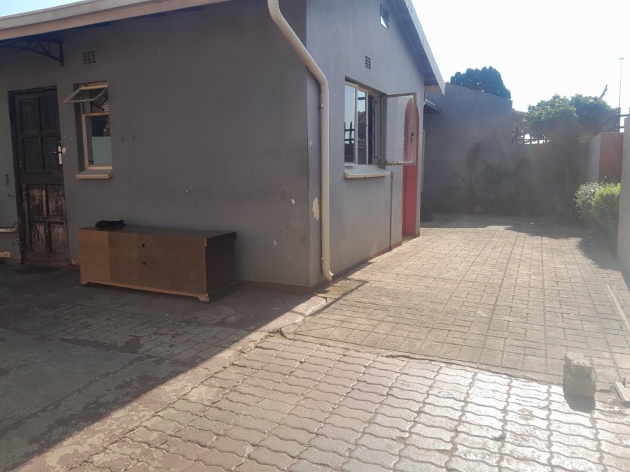 7 Bedroom Property for Sale in Vosloorus Ext 6 Gauteng