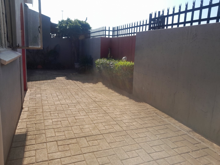 7 Bedroom Property for Sale in Vosloorus Ext 6 Gauteng