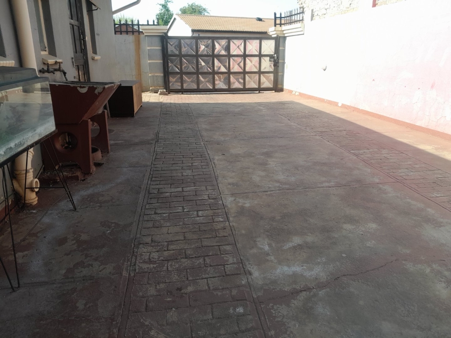 7 Bedroom Property for Sale in Vosloorus Ext 6 Gauteng