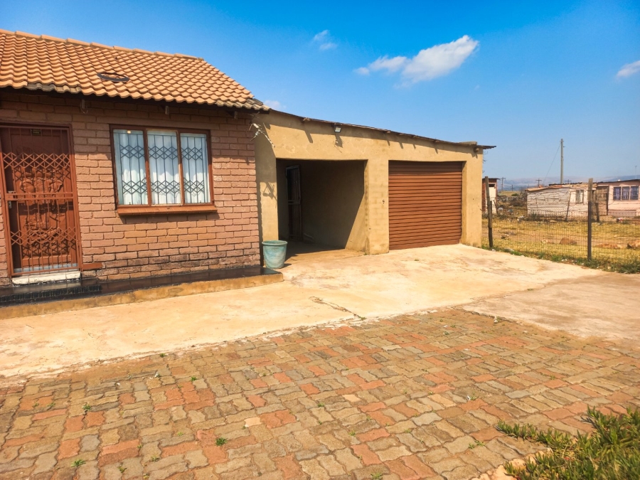 2 Bedroom Property for Sale in Zonkezizwe Gauteng