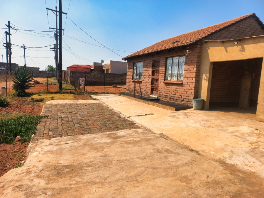 2 Bedroom Property for Sale in Zonkezizwe Gauteng