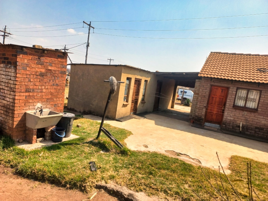 2 Bedroom Property for Sale in Zonkezizwe Gauteng