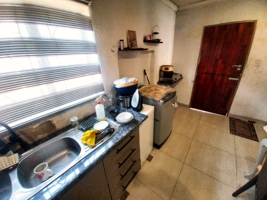 2 Bedroom Property for Sale in Zonkezizwe Gauteng