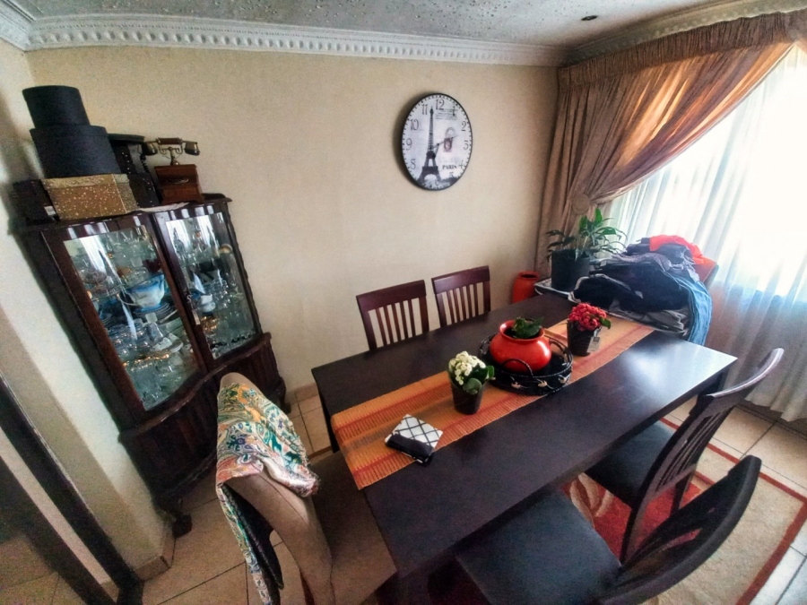2 Bedroom Property for Sale in Zonkezizwe Gauteng