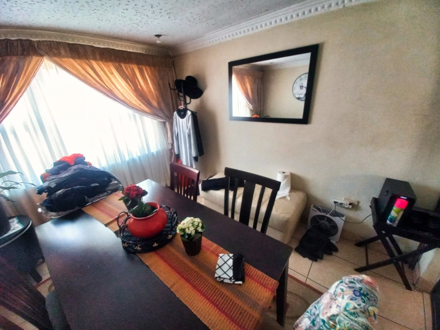 2 Bedroom Property for Sale in Zonkezizwe Gauteng