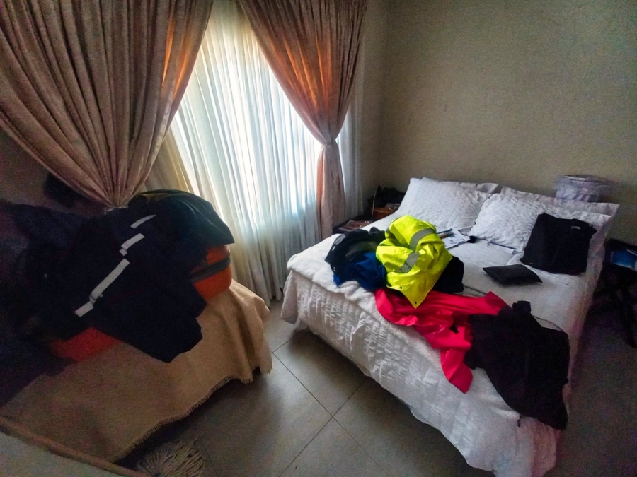 2 Bedroom Property for Sale in Zonkezizwe Gauteng