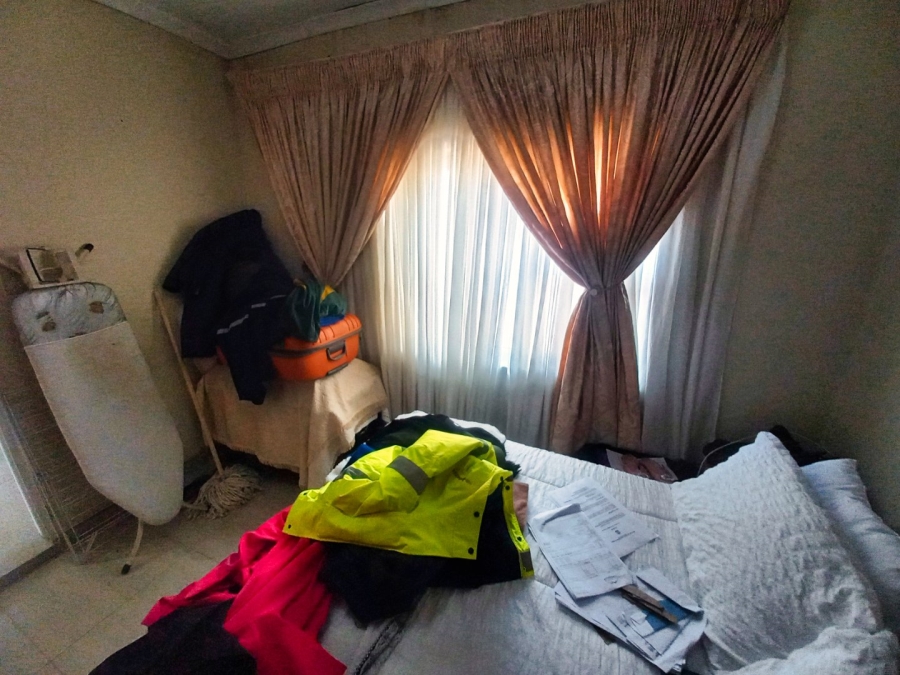 2 Bedroom Property for Sale in Zonkezizwe Gauteng