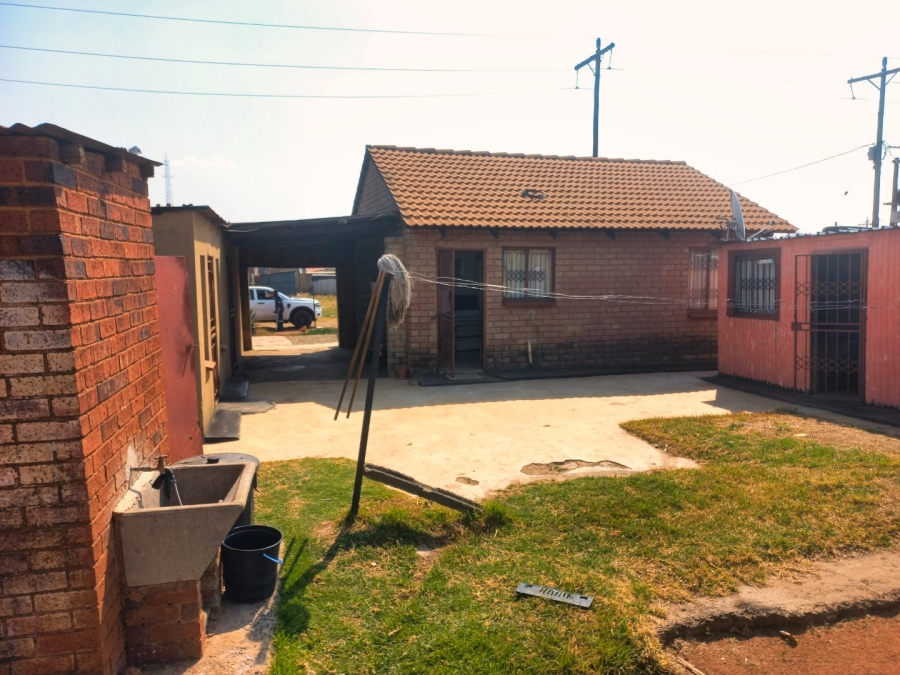 2 Bedroom Property for Sale in Zonkezizwe Gauteng