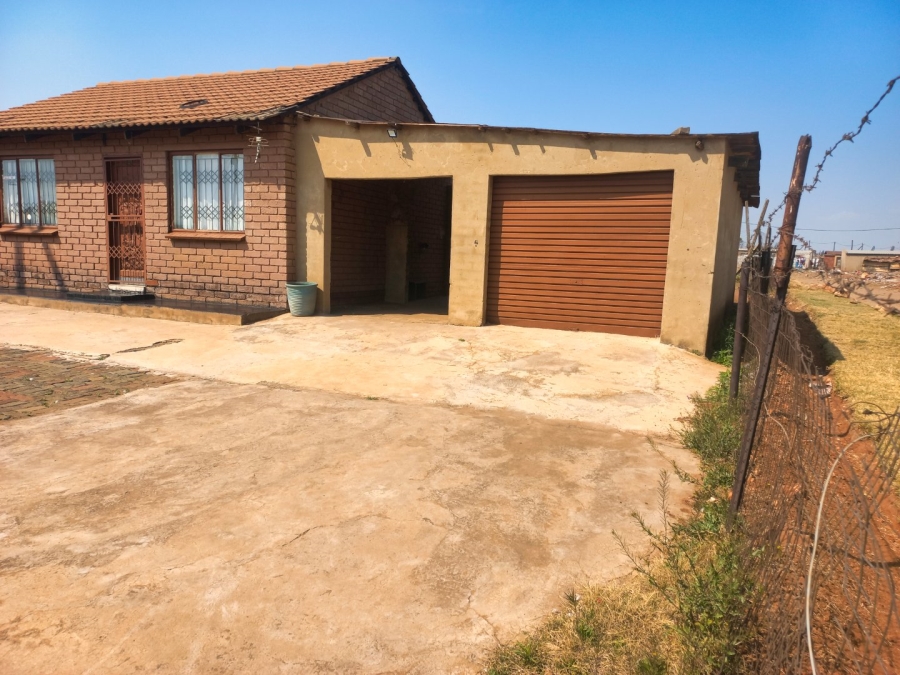 2 Bedroom Property for Sale in Zonkezizwe Gauteng