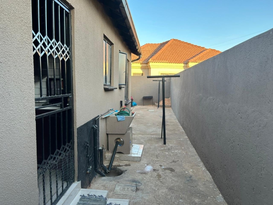 2 Bedroom Property for Sale in Soshanguve VV Gauteng