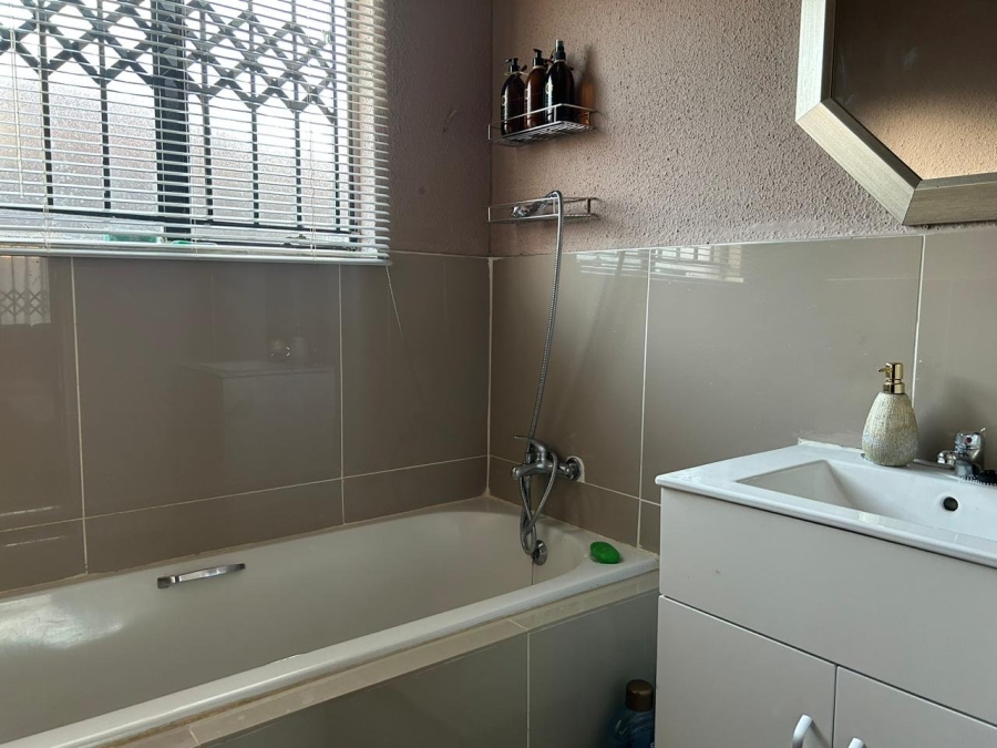 2 Bedroom Property for Sale in Soshanguve VV Gauteng