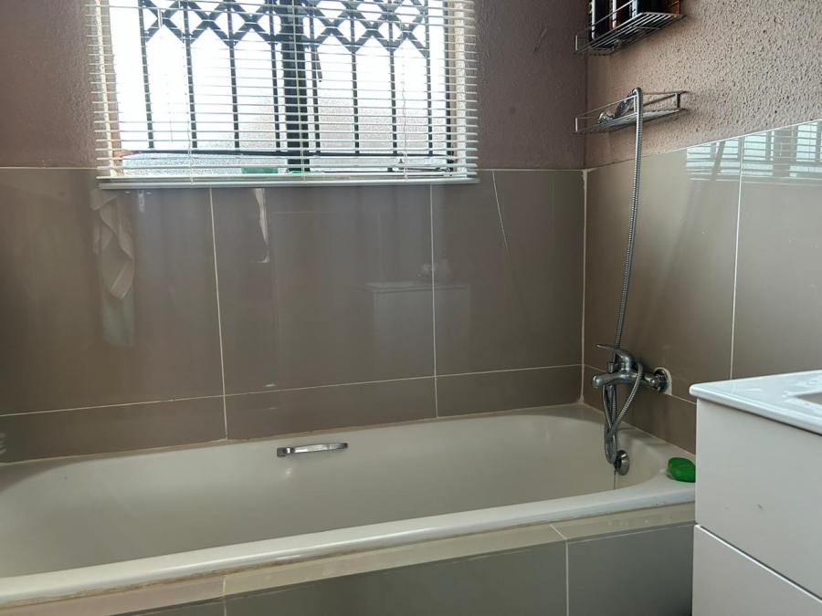 2 Bedroom Property for Sale in Soshanguve VV Gauteng